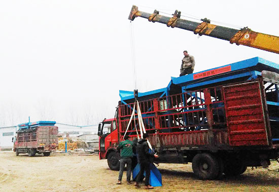 2015洗石機篩沙機批量運往廣州